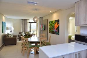 Et opholdsområde på La Lucia Sands Beach Resort