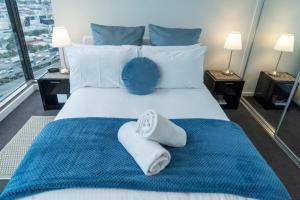 Ein Bett oder Betten in einem Zimmer der Unterkunft 2 Bedroom Apartment with City Views