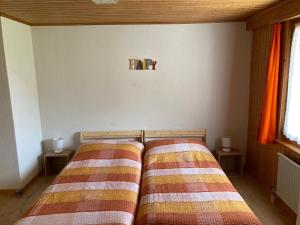 Letto o letti in una camera di Hôtel du Gd-St-Bernard