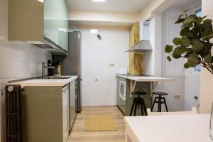 a kitchen with a sink and a counter top at Modern 2 Bed Apartment near Las Ventas in Madrid