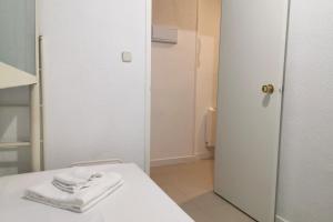 Vonios kambarys apgyvendinimo įstaigoje Cozy 2 Bedroom Apartment in Barrio de Salamanca