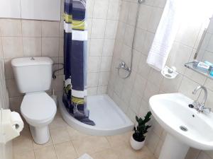 A bathroom at Dioni Holiday House Még 15 kép