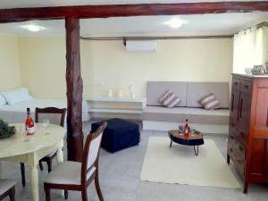 A seating area at Dioni Holiday House