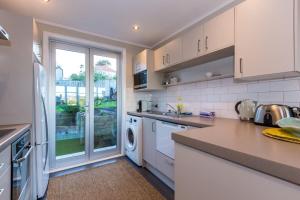 a kitchen with a washer and dryer at Sunny Character 2 Bedroom Home - Mission Bay in Auckland