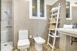 a bathroom with a toilet and a sink and a shower at Design 1 Bedroom Apartment near Plaza España in Barcelona