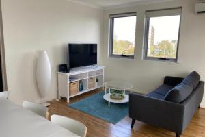 Zona de estar de Stunning Two-Storey Apartment in Perth's CBD
