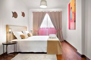 a bedroom with a large bed with a window at BARRAMARES 5 - 4ºandar PISCINA EXTERIOR VISTA MAR in Ovar +34 photos