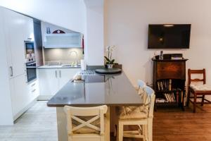 a kitchen with a table and chairs in a room at Quiet Ground Floor Mews Flat and parking in Edinburgh