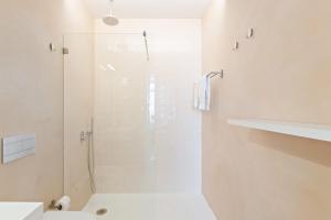 a bathroom with a shower with a glass door at Spacious 1 Bedroom Apartment near Baixa in Lisbon