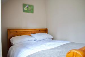 a bedroom with a bed with two white pillows at Modern and Charming 2 Bedroom Old Town Apartment in Edinburgh