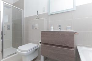 a bathroom with a toilet and a shower and a sink at Beautifully Modernised New Town Home in Edinburgh