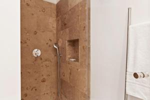 Un baño de Modern Portuguese 1 Bedroom Apartment in Belém