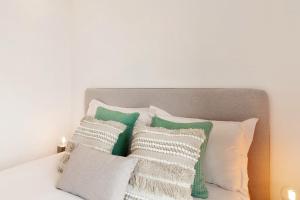 Cama o camas de una habitación en Modern Portuguese 1 Bedroom Apartment in Belém