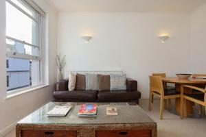 Plànol de Bright and Spacious 1 Bedroom Apartment in the Heart of Kensington