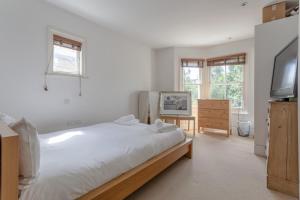 Large Modern Maisonette in Southfields