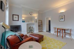 Denah lantai Vibrant 1 Bedroom Flat In Islington With Garden