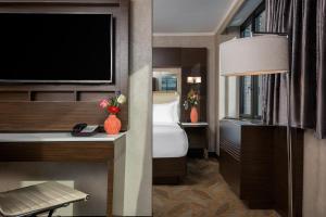 Een bed of bedden in een kamer bij Holiday Inn Brooklyn Downtown by IHG