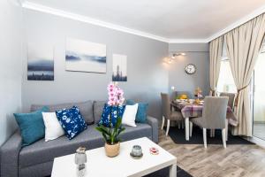 A seating area at Beachfront apartment Puerto Marina