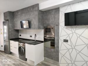 a kitchen with a sink and a microwave at Casa Rural Lavernia in Cabanes