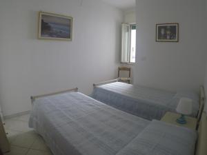 Giường trong phòng chung tại Casa vacanze a Pescoluse (80 mt dal mare)