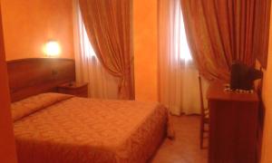 מיטה או מיטות בחדר ב-Hotel Cristallo Cerreto Laghi