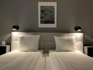 Postel nebo postele na pokoji v ubytování Unique Hotel Jungfrugatan