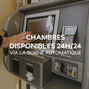 una máquina atm con una mano en ella con las palabras campeones decepciones en Premiere Classe Rodez en Rodez