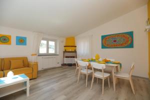 A seating area at Relais Villa Chiara free parking