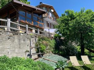 Taman di luar Rifugio Dalco