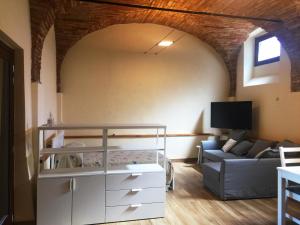 a room with a bunk bed and a couch at DIMORA DESENZANI - Lago di Garda in Esenta
