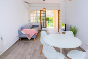 a living room with a white table and chairs at Isla Saint Tropez Apartment Javea Arenal by Rock Rentals in Jávea