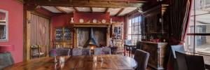 a dining room with a wooden table and chairs at Hotel restaurant Stad Munster in Winterswijk