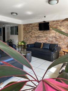 TV a/nebo společenská místnost v ubytování Hotel Posada del Carmen