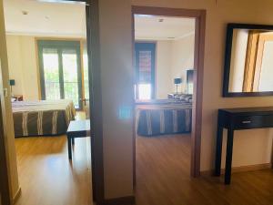 Kuchnia lub aneks kuchenny w obiekcie Hotel AV Apartamentos Lobios