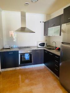 Kuchnia lub aneks kuchenny w obiekcie Hotel AV Apartamentos Lobios