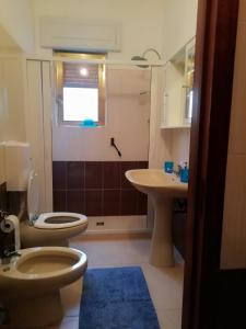 a bathroom with a toilet and a sink at baia verde appartamento 150 m dal mare in Gallipoli