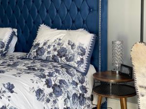 a blue bedroom with a bed with a blue and white bedspread at The Westbank in Torquay