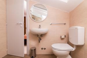 Koupelna v ubytování Hotel Lydia