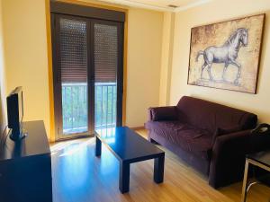 Część wypoczynkowa w obiekcie Hotel AV Apartamentos Lobios
