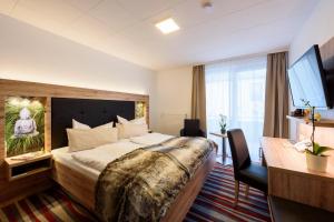 Postel nebo postele na pokoji v ubytování Wellness & Ayurveda Hotel Am Eichenberg + 37 fotografií