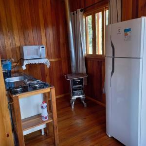 Køkken eller tekøkken på Chalés Vista Bonita + 32 billeder