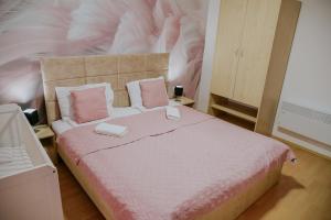 Łóżko lub łóżka w pokoju w obiekcie Vila Dinka
