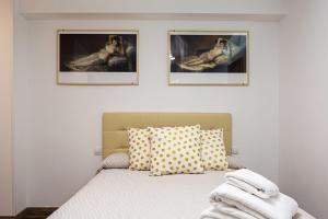 Ein Bett oder Betten in einem Zimmer der Unterkunft 2Bedroom Duplex in Hortaleza Near Metro