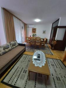 Ruang duduk di Rodic Apartman stan Ohrid