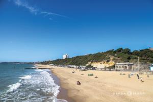 Gallery image of BOURNECOAST - STYLISH FLAT with SEA GLIMPSES - FM8406 in Bournemouth