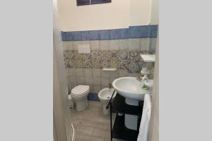 Kúpeľňa v ubytovaní Bilocale “Cassiopea” vista Porto Nuovo