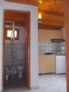 Koupelna v ubytování Villa Karapataki