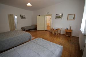 Gallery image of Burg Apartments Meschen in Moşna +66 photos