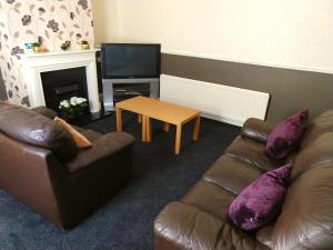 Gallery image of Napier Town House - Self Catering - Guesthouse Style - Twin and Double Rooms in Workington