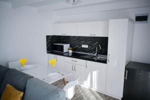 A kitchen or kitchenette at Panoráma házikó